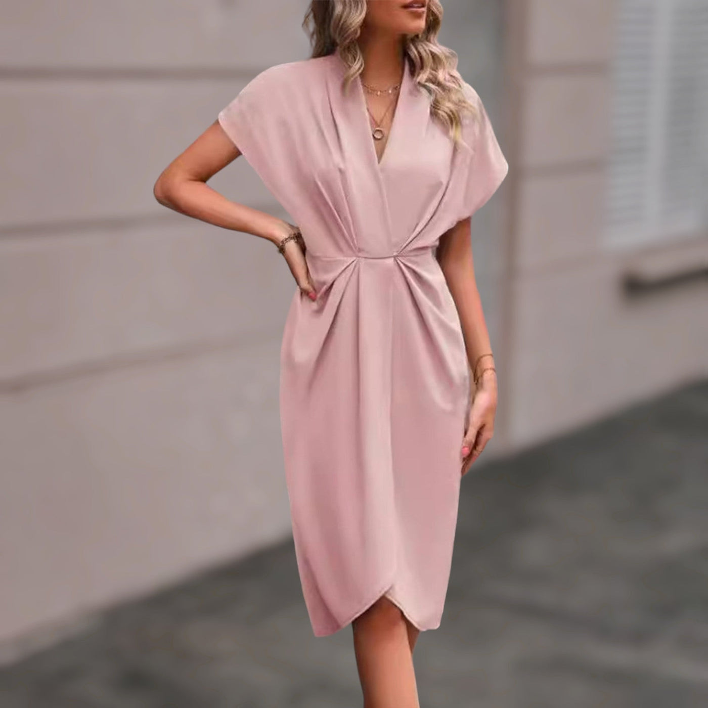 Simone™ – Classique Robe Plissée à Col en V
