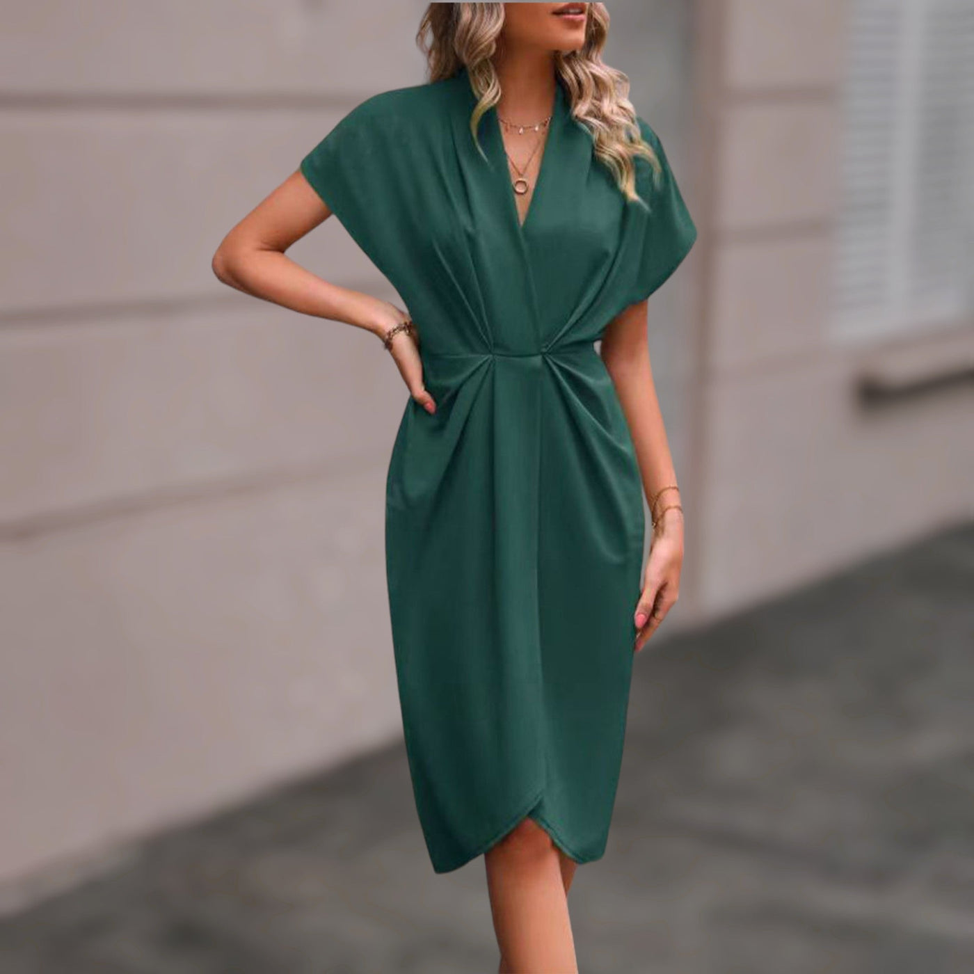 Simone™ – Classique Robe Plissée à Col en V