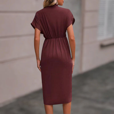Simone™ – Classique Robe Plissée à Col en V